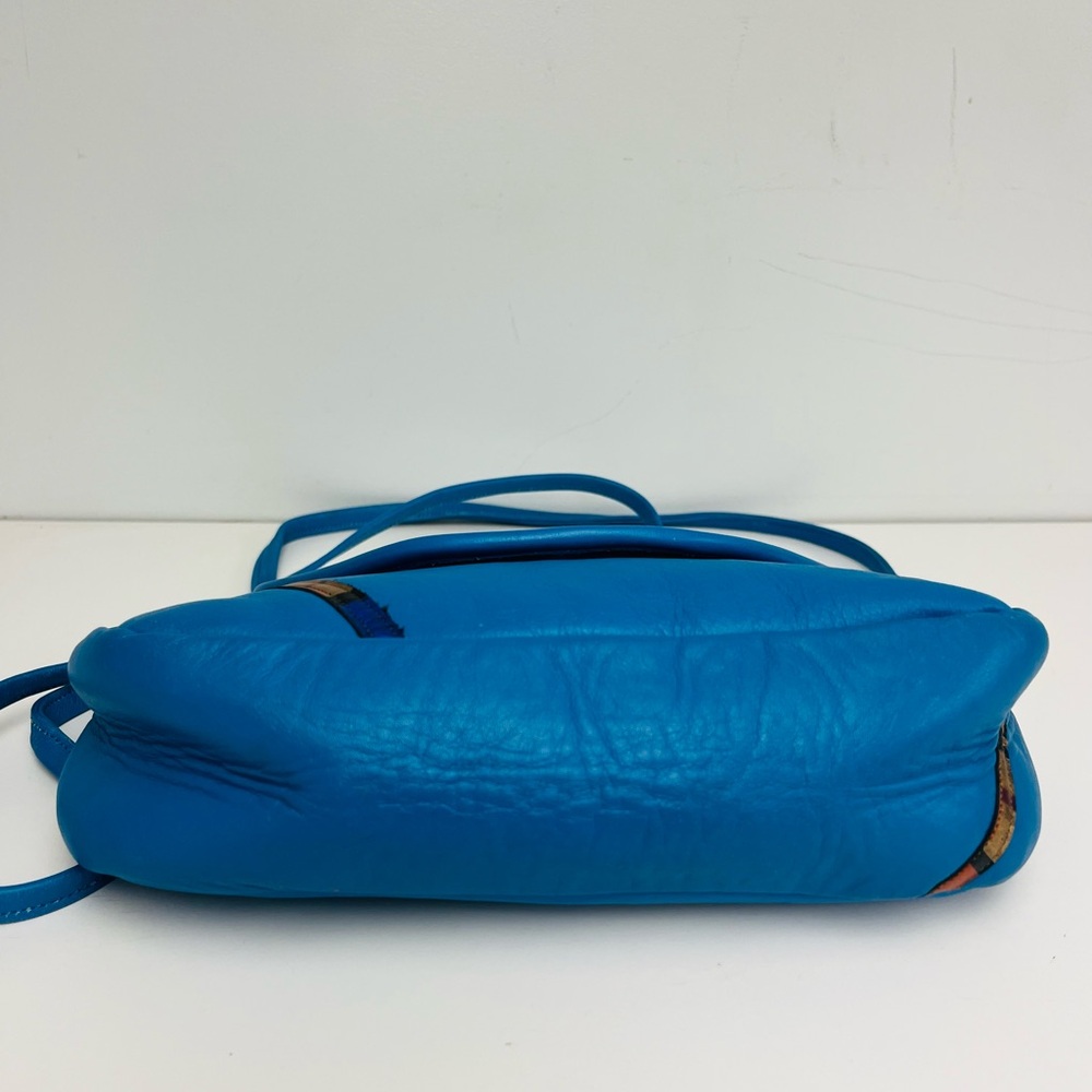 Bright Turquoise Leather with Abstract Detail Crossbody - Picture 9 of 12